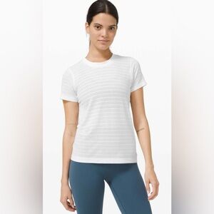 Lululemon Swiftly Breathe Short Sleeve Size 8
White / White